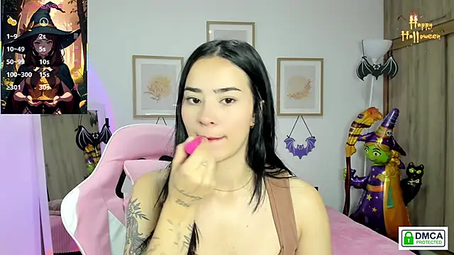 Snapshot of Veronica_isaza__ chatting on 10-03-25, 12:02 Veronica isaza online show from 10-03-25, 12:02