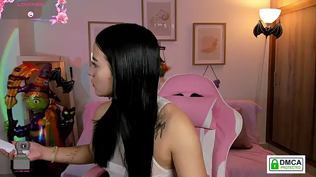 Snapshot of Veronica_isaza__ chatting on 10-07-25, 12:46 Veronica isaza online show from 10-07-25, 12:46