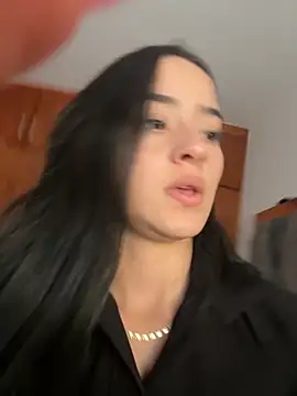 Snapshot of Veronica_isaza__ chatting on 10-17-25, 07:16 Veronica isaza online show from 10-17-25, 07:16