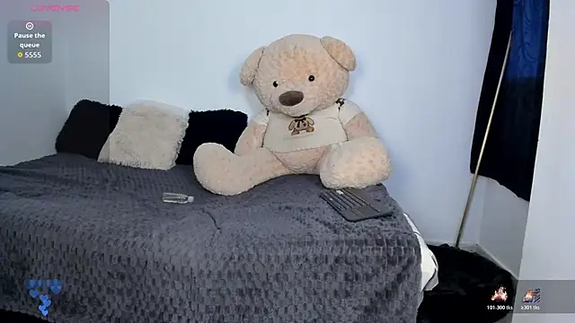 Snapshot of LittleParker chatting on 05-12-26, 01:41 LittleParker online show from 05-12-26, 01:41