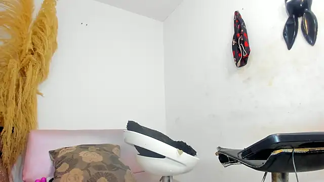 Snapshot of mia_foxts chatting on 01-17-26, 07:50 mia foxts online show from 01-17-26, 07:50