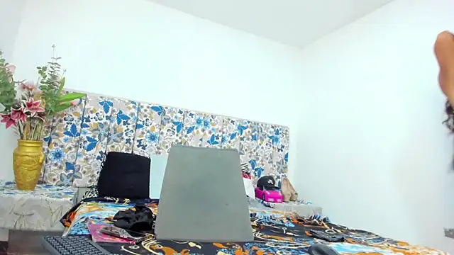 Snapshot of mia_foxts chatting on 03-08-26, 04:44 mia foxts online show from 03-08-26, 04:44