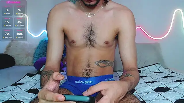 Snapshot of bobsexy08 chatting on 11-11-25, 01:00 bobsexy08 online show from 11-11-25, 01:00