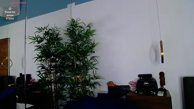 Snapshot of CreamyInkky_ chatting on 12-22-25, 06:21 CreamyInkky online show from 12-22-25, 06:21