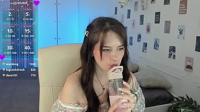 Snapshot of SashaSunlight chatting on 01-20-25, 01:32 SashaSunlight online show from 01-20-25, 01:32