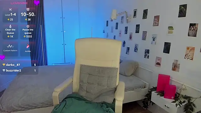 Snapshot of SashaSunlight chatting on 03-01-25, 02:34 SashaSunlight online show from 03-01-25, 02:34