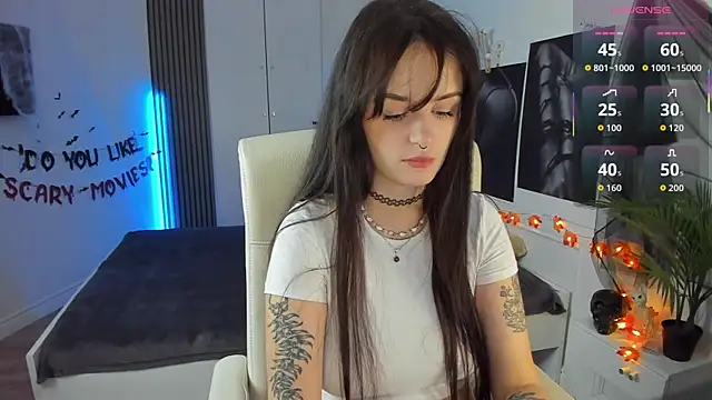 Snapshot of SashaSunlight chatting on 10-24-25, 01:29 SashaSunlight online show from 10-24-25, 01:29