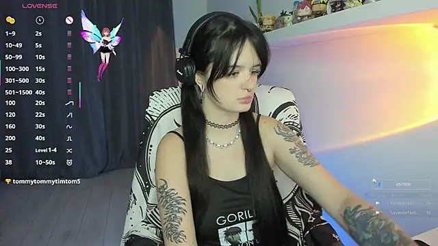 Snapshot of SashaSunlight chatting on 11-20-25, 04:07 SashaSunlight online show from 11-20-25, 04:07