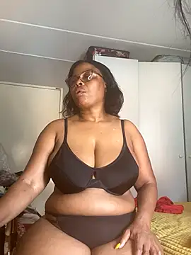 Nomthie online show from 10-23-25, 01:21