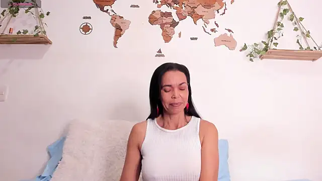 Snapshot of Evawalker_ chatting on 12-29-24, 03:22 Evawalker online show from 12-29-24, 03:22