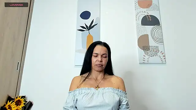 Snapshot of Evawalker_ chatting on 02-20-25, 01:57 Evawalker online show from 02-20-25, 01:57
