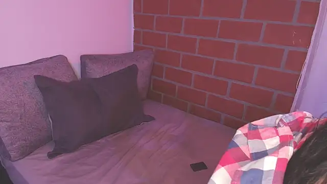 Snapshot of AmyW0w chatting on 12-14-25, 05:51 AmyW0w online show from 12-14-25, 05:51