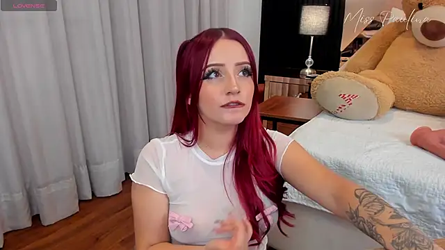 Snapshot of misspaulinaa chatting on 02-19-25, 11:25 misspaulinaa online show from 02-19-25, 11:25