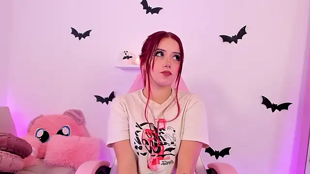 Snapshot of misspaulinaa chatting on 10-20-25, 12:22 misspaulinaa online show from 10-20-25, 12:22