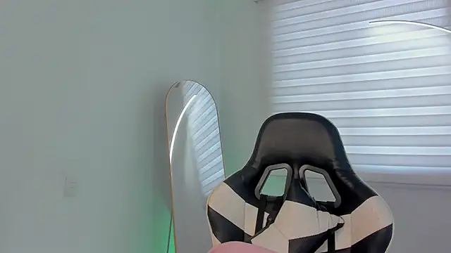 SavannahWildee online show from 07-30-26, 01:43
