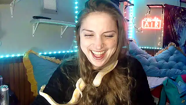 Snapshot of mirannacult chatting on 12-19-24, 12:12 mirannacult online show from 12-19-24, 12:12