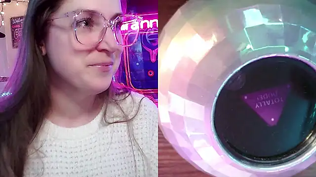 Snapshot of mirannacult chatting on 01-18-25, 06:43 mirannacult online show from 01-18-25, 06:43