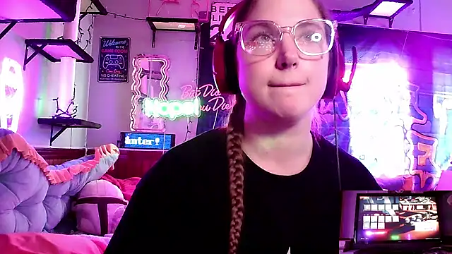 Snapshot of mirannacult chatting on 02-01-25, 06:08 mirannacult online show from 02-01-25, 06:08