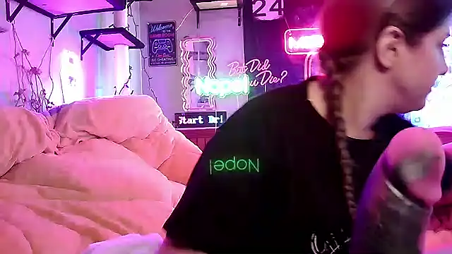 Snapshot of mirannacult chatting on 02-27-25, 06:53 mirannacult online show from 02-27-25, 06:53