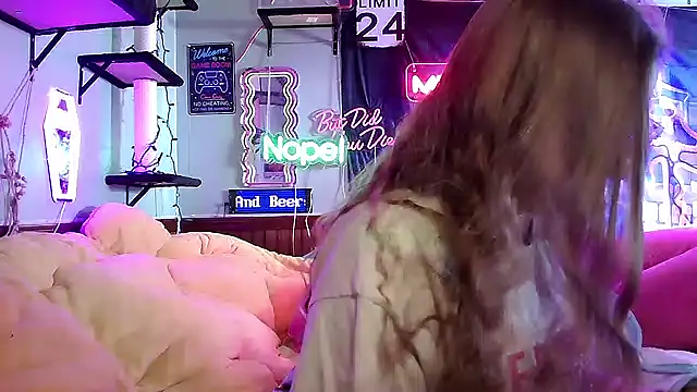 Snapshot of mirannacult chatting on 03-05-25, 03:07 mirannacult online show from 03-05-25, 03:07