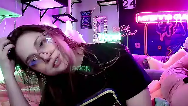 Snapshot of mirannacult chatting on 03-16-25, 06:09 mirannacult online show from 03-16-25, 06:09