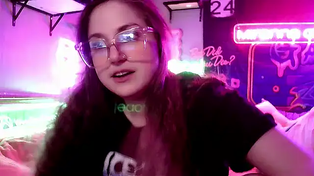 Snapshot of mirannacult chatting on 03-19-25, 07:29 mirannacult online show from 03-19-25, 07:29