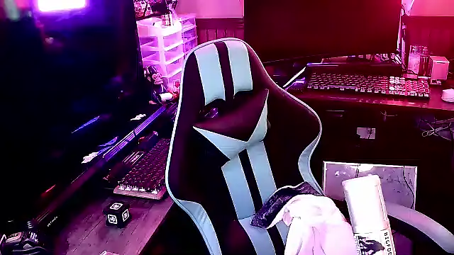 Snapshot of mirannacult chatting on 09-29-25, 04:50 mirannacult online show from 09-29-25, 04:50