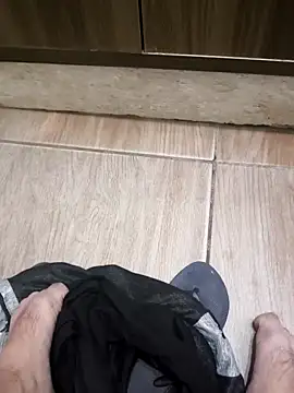 Snapshot of novinho_rosado chatting on 03-15-26, 12:00 novinho rosado online show from 03-15-26, 12:00