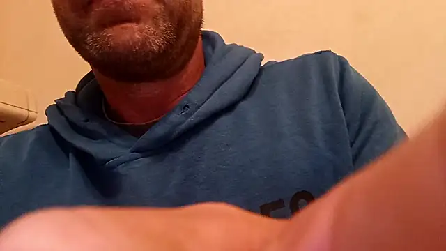 Snapshot of Timbojan28 chatting on 05-02-26, 04:39 Timbojan28 online show from 05-02-26, 04:39