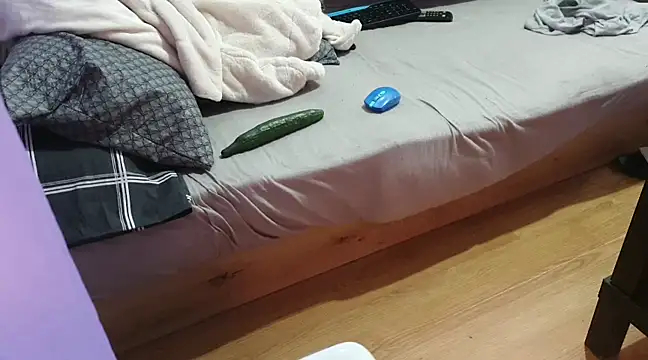 Snapshot of eblata04 chatting on 03-04-25, 03:44 eblata04 online show from 03-04-25, 03:44