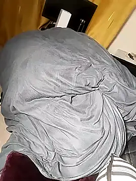 Hugemassivebootie online show from 10-20-25, 09:59