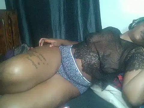 Snapshot of IAm_Katie chatting on 10-11-25, 07:45 IAm Katie online show from 10-11-25, 07:45