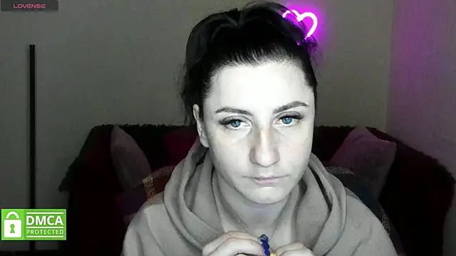 Muse kitty jenia online show from 11-12-25, 06:30