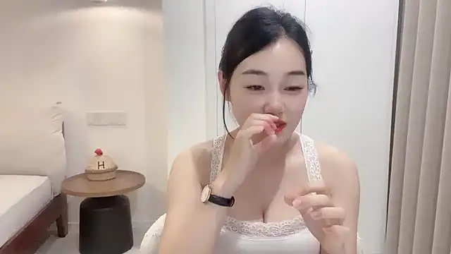 Snapshot of cloud8822 chatting on 06-17-26, 01:56 cloud8822 online show from 06-17-26, 01:56