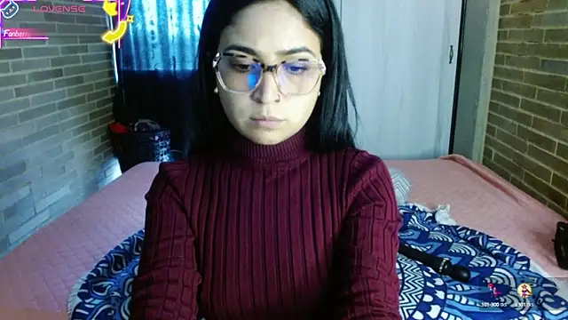 Snapshot of helenacyruss chatting on 10-14-25, 07:03 helenacyruss online show from 10-14-25, 07:03