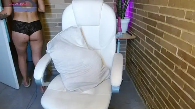 helenacyruss online show from 12-16-25, 02:22