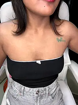 LeisyXO online show from 12-03-24, 12:57