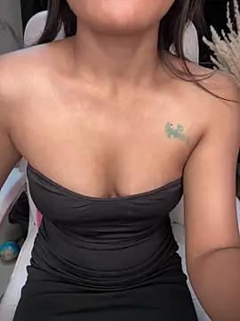 LeisyXO online show from 01-03-25, 01:05