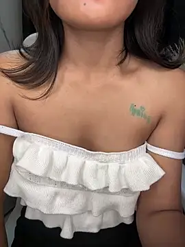 LeisyXO online show from 01-17-25, 01:36