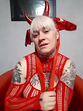 poussichienne online show from 10-30-25, 04:41