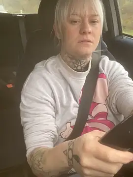 poussichienne online show from 11-15-25, 12:02