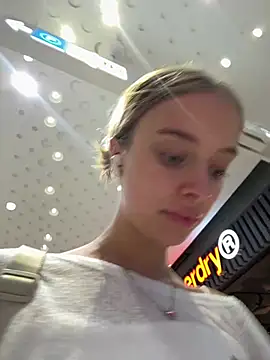 Snapshot of enjoy_my_beauty chatting on 12-13-24, 04:22 enjoy my beauty online show from 12-13-24, 04:22