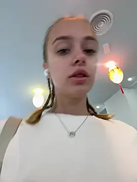 Snapshot of enjoy_my_beauty chatting on 01-23-25, 04:09 enjoy my beauty online show from 01-23-25, 04:09