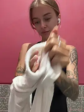 Snapshot of enjoy_my_beauty chatting on 01-31-25, 07:29 enjoy my beauty online show from 01-31-25, 07:29