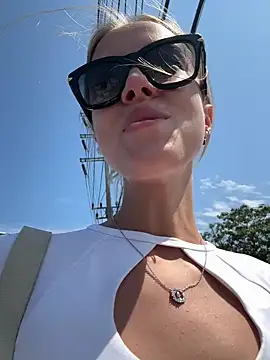 Snapshot of enjoy_my_beauty chatting on 02-07-25, 04:16 enjoy my beauty online show from 02-07-25, 04:16