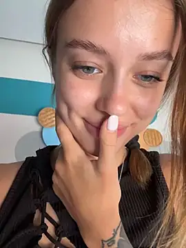 Snapshot of enjoy_my_beauty chatting on 03-16-25, 04:30 enjoy my beauty online show from 03-16-25, 04:30