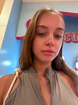 Snapshot of enjoy_my_beauty chatting on 03-17-25, 04:19 enjoy my beauty online show from 03-17-25, 04:19