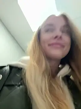 Snapshot of enjoy_my_beauty chatting on 10-15-25, 07:08 enjoy my beauty online show from 10-15-25, 07:08