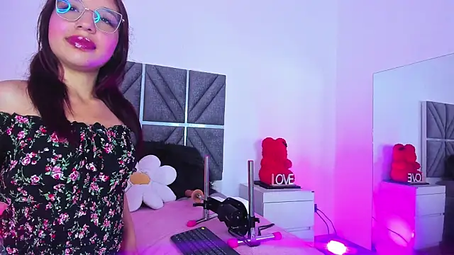 Laura Dicardy online show from 03-25-26, 07:53