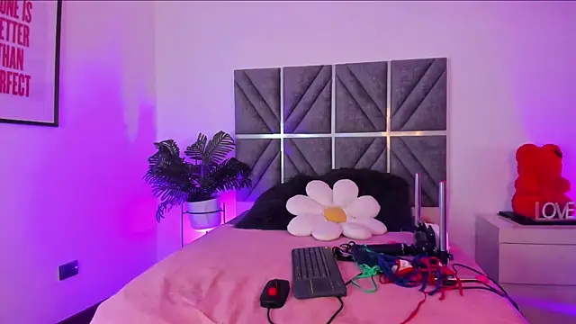 Laura Dicardy online show from 03-28-26, 07:57